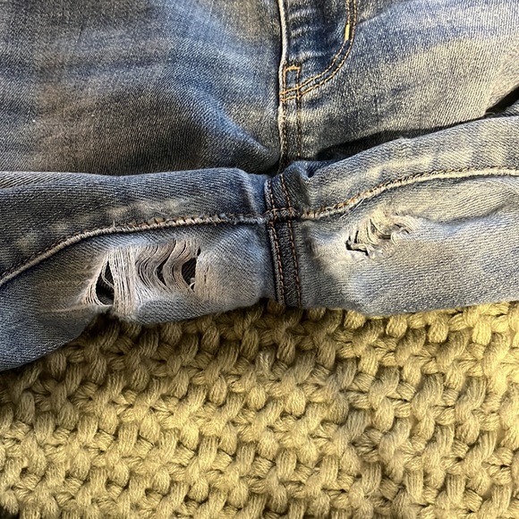 American Eagle.. medium wash super super stretch super hi-rise jeggings, short. - Picture 4 of 4